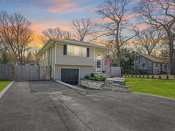 3rd image of 108 Oaklawn Ave