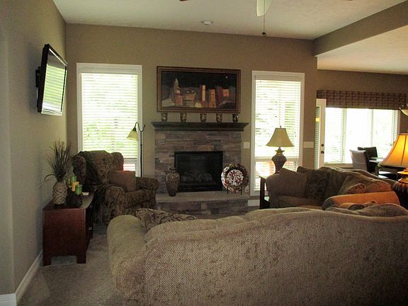 5th image of 8009 S 91st St