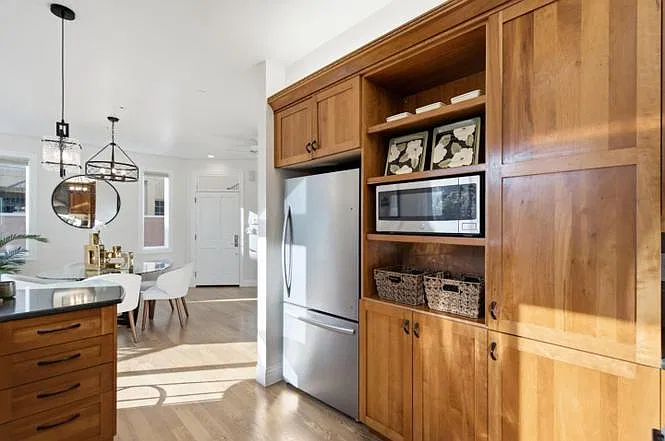 2 bed, 2.5 bath, 1400 sqft, $5,200 — Photo 3