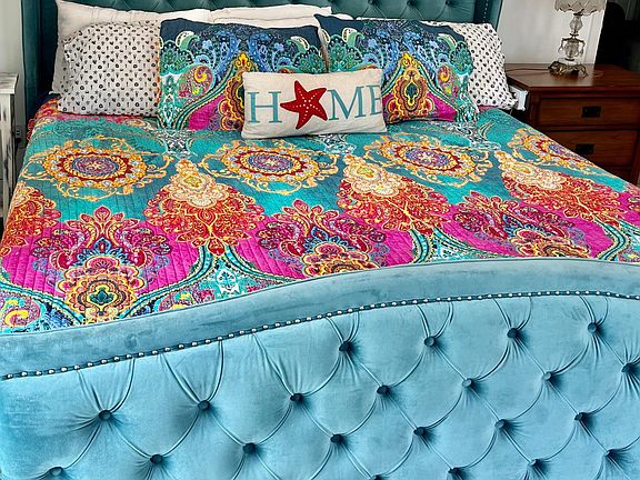 Master bedroom with adjustable king mattress