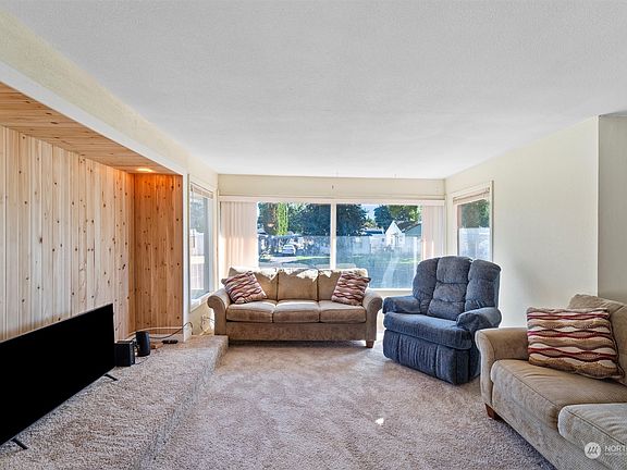 3rd image of 604 Holly Street