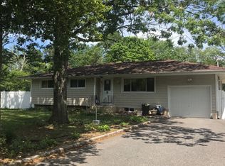 1096 Howells Rd, Bay Shore, NY 11706