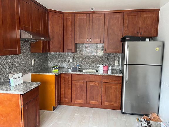 4th image of 1172 Shirley Dr