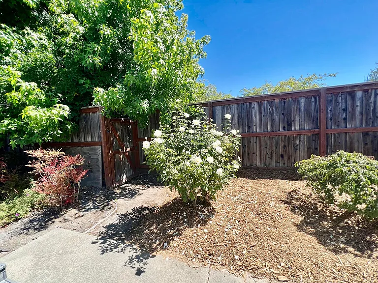 5297 Lone Pine Rd — Photo 20
