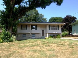 1914 66th St, Windsor Heights, IA 50324