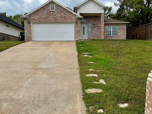 4 bed, 2029 sqft, $2,025 — Photo 1