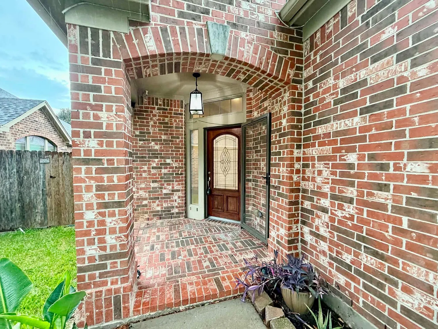 3 bed, 2.0 bath, 2383 sqft, $2,750 — Photo 2