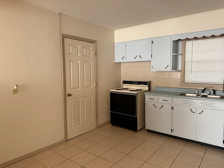 484 S Deepwood Dr — Photo 5