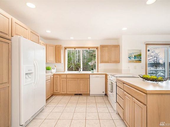 5th image of 909 NW West Bay Dr