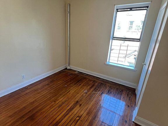 2nd image of 2291 University Ave