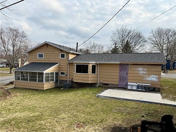 3rd image of 257 Cranbrooke Dr