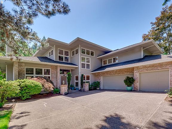 2nd image of 832 SE River Forest Ct
