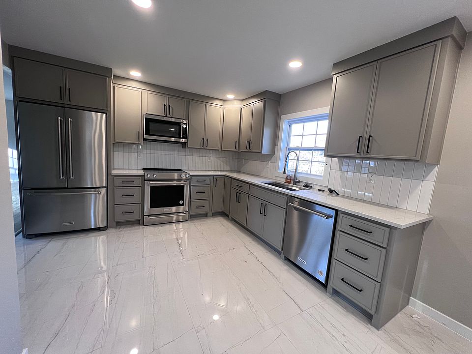 1st image of 2216 Grandview Dr