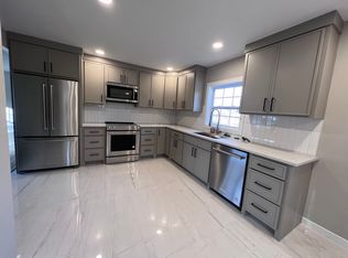 2216 Grandview Dr, Manhattan, KS 66502