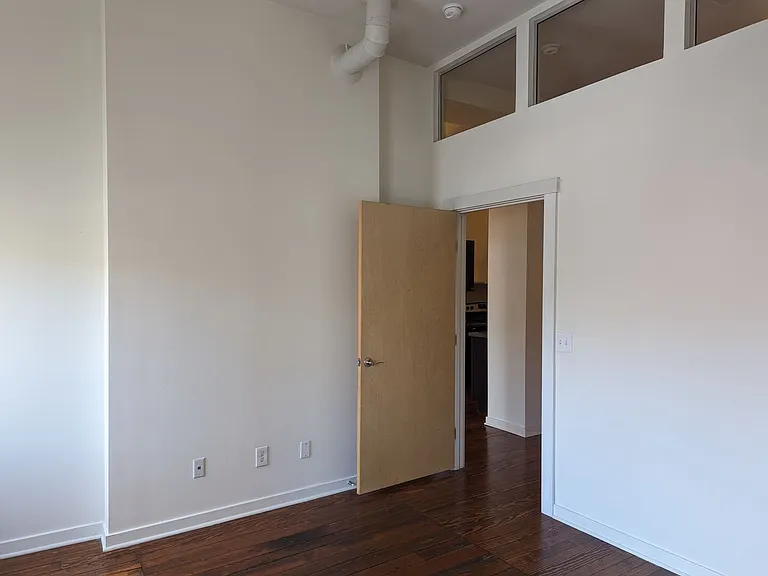 1208 Main St — Photo 15