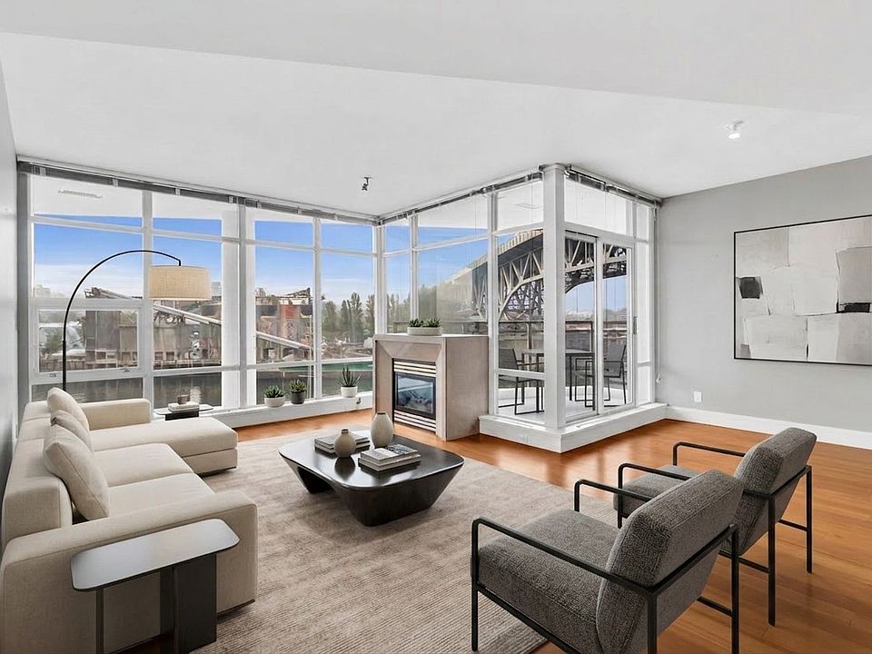 1st image of 628 Kinghorne Mews #603