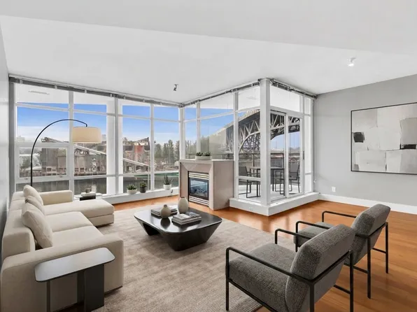 628 Kinghorne Mews #603, Vancouver, BC V6Z 3H6