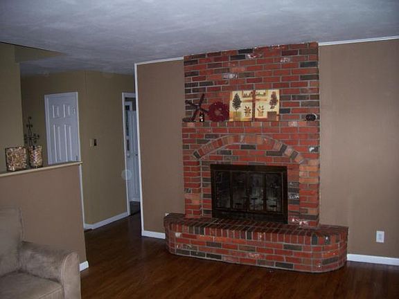 3rd image of 829 Marilynn Ave