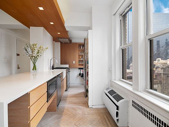 3rd image of 400 E 59th St #11GH