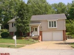 484 Sunstone Dr, Ballwin, MO 63011