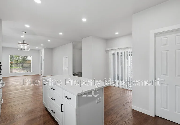 216 E Fest St — Photo 17