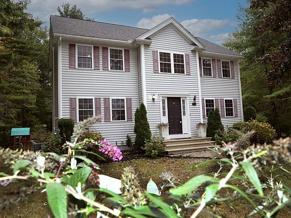 3rd image of 233 Haverhill St
