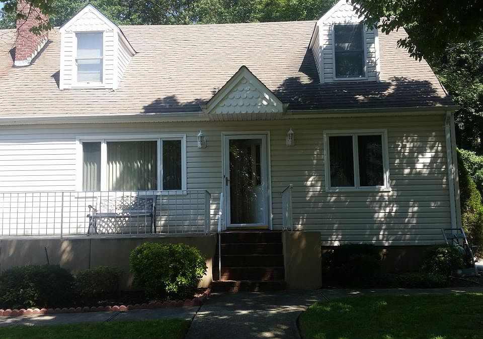1st image of 10 Irving Dr APT 2