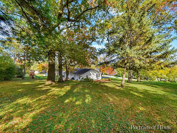 3rd image of 3N556 Oakwood Dr