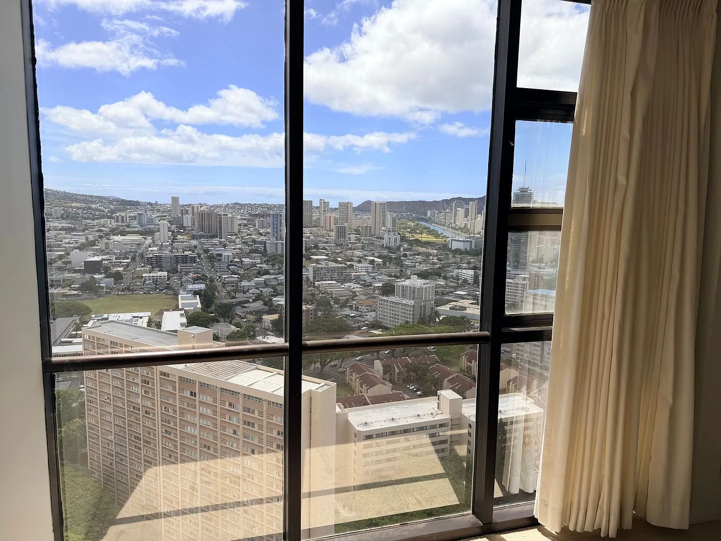 Lovely Honolulu 2-Bedroom, 2-Bath, 1 Parking Condo with Stunning Views! — Photo 3