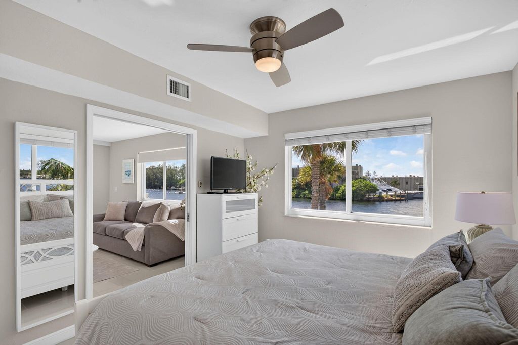 1705 N Riverside Dr APT 8, photo 9