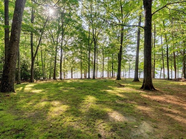 4 Ivy Hill Rd, Clarksville, VA 23927