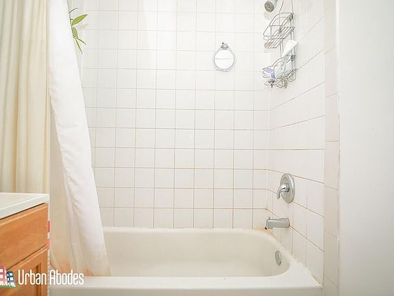 3rd image of 1670 W Pratt Blvd #2
