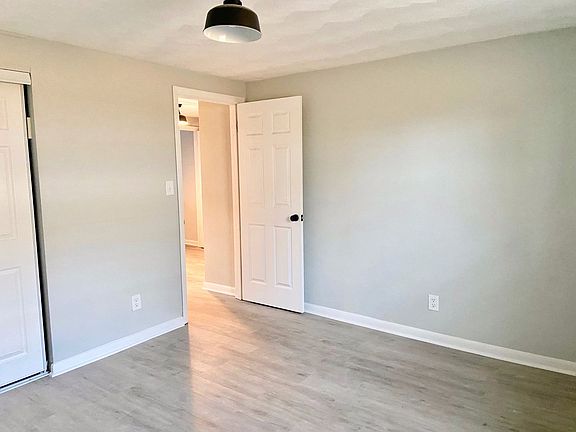 4th image of 9422-9424 Peachtree St #9422