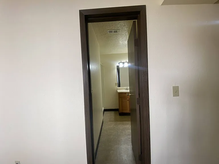 Kimberly Club Apartments — Photo 205