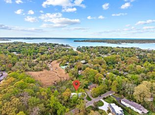 367 E Shore Rd, Great Neck, NY 11024