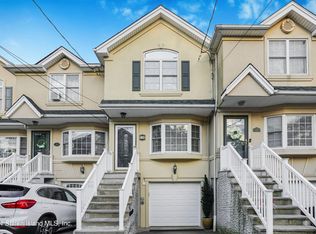 18 Erwin Ct, Staten Island, NY 10306