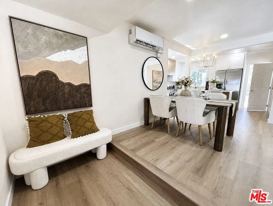 2 bed, 2.0 bath, 1180 sqft, $3,950 — Photo 2