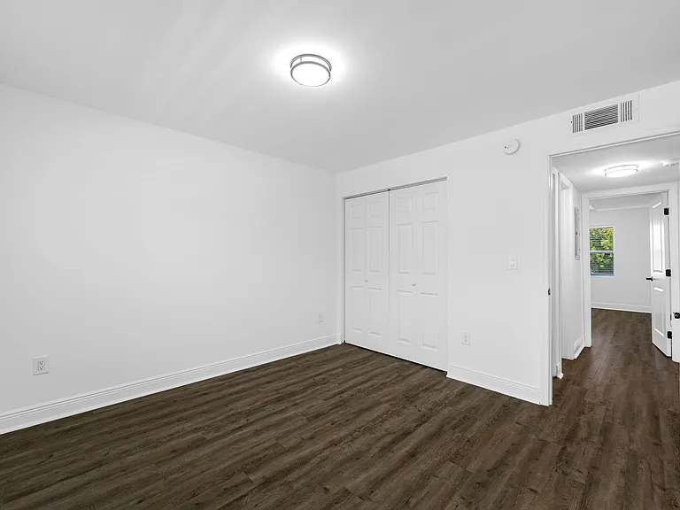 KC Flats Apartments — Photo 63