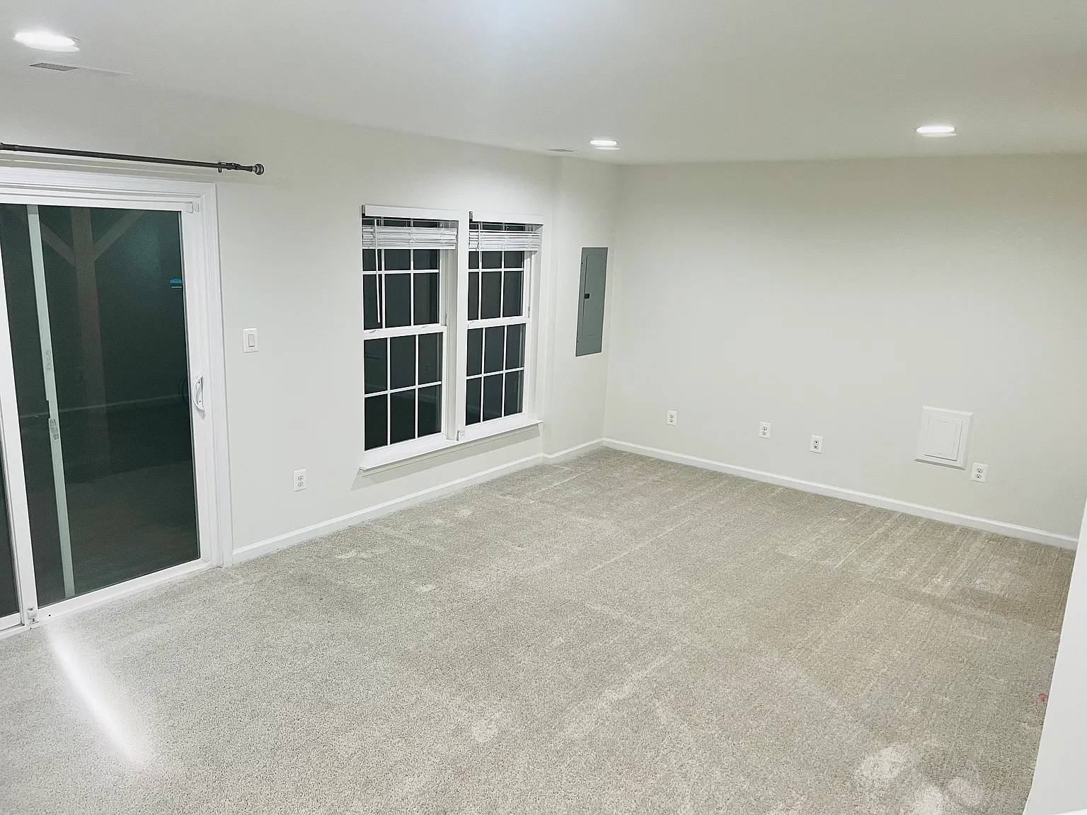 3 bed, 2.5 bath, 2200 sqft, $3,100 — Photo 4