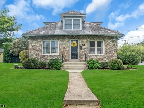 122 Aurora St, Lopatcong Twp., NJ 08865