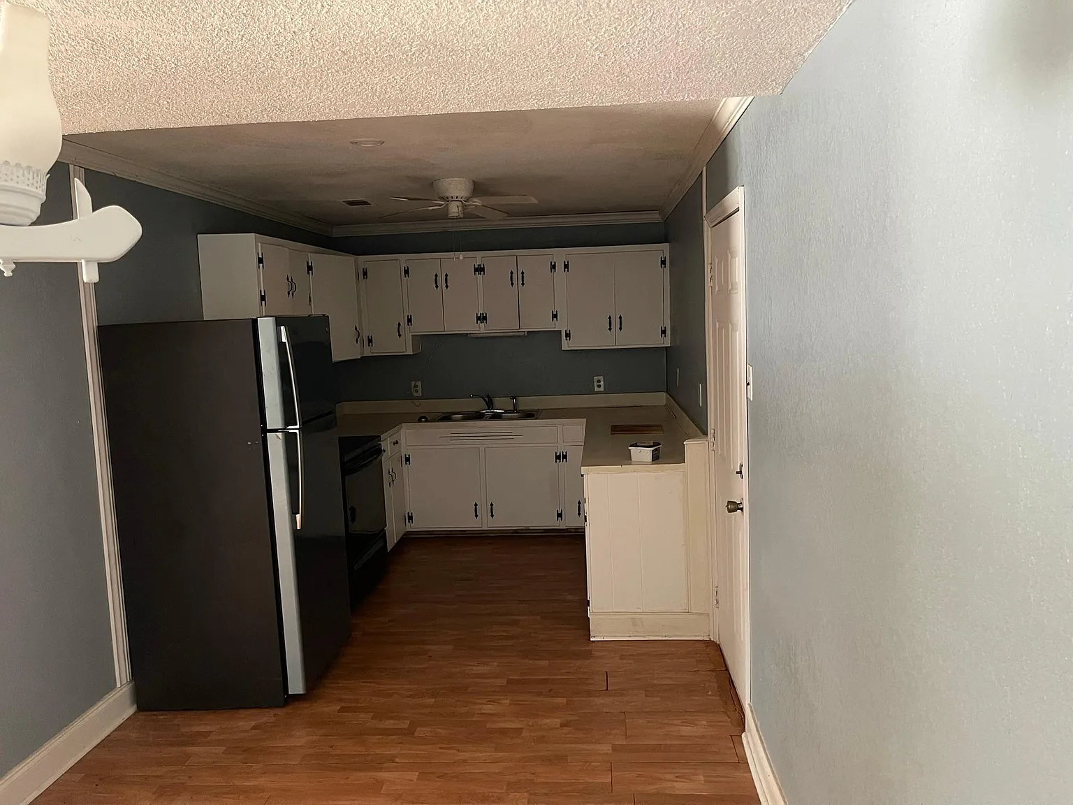 214 Whitehead Dr — Photo 3