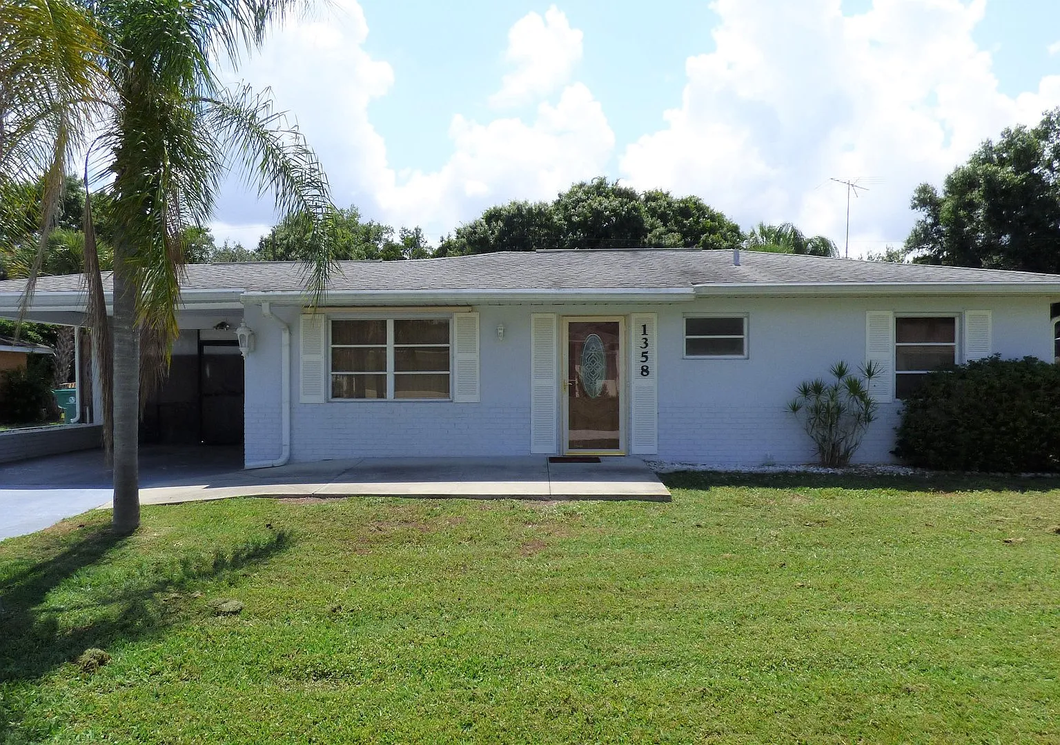 Port Charlotte 2-bedroom 1-bathroom home, convenient to shopping and schools — Photo 1