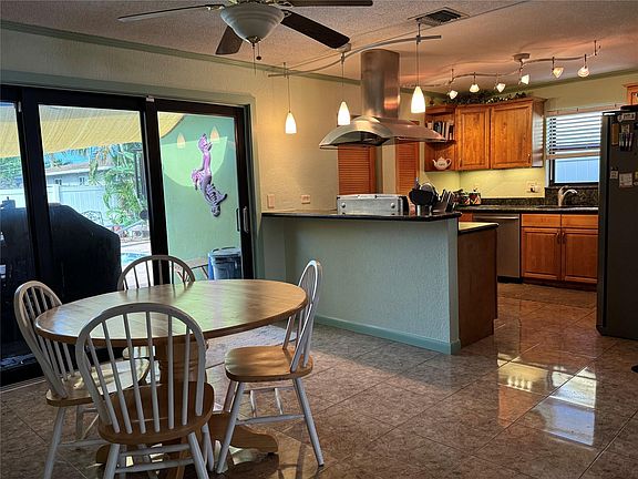 3rd image of 5365 NE 1st Terrace