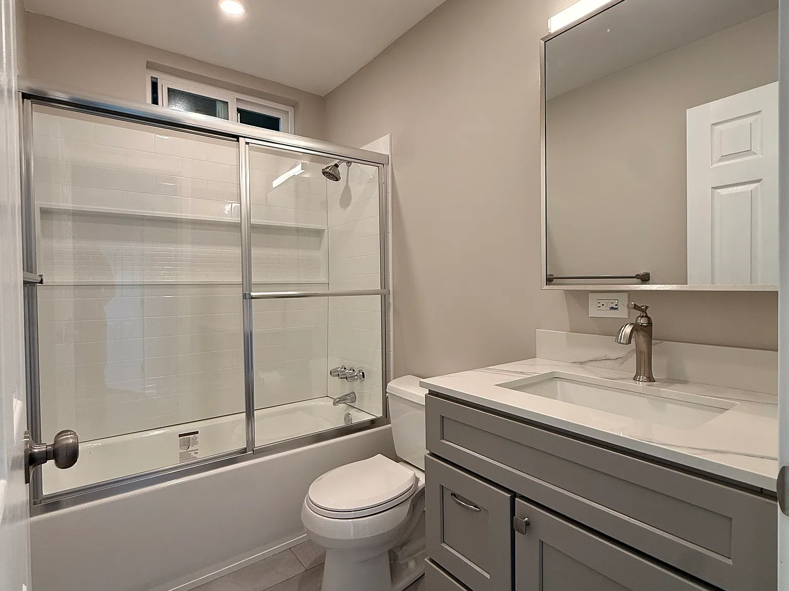 2 bed, 850 sqft, $2,300 — Photo 1