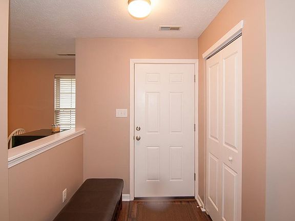 3rd image of 3884 Chantry Way