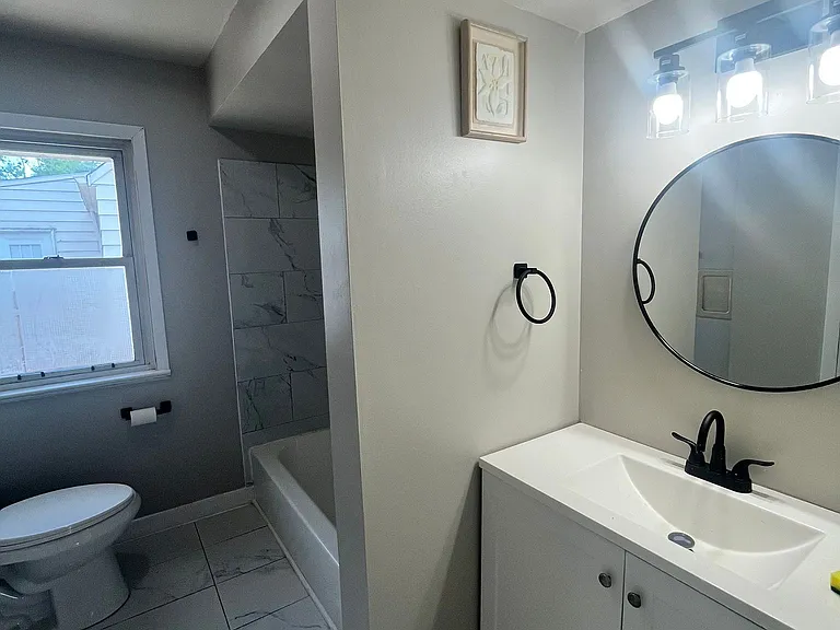 5203 Henry St — Photo 7