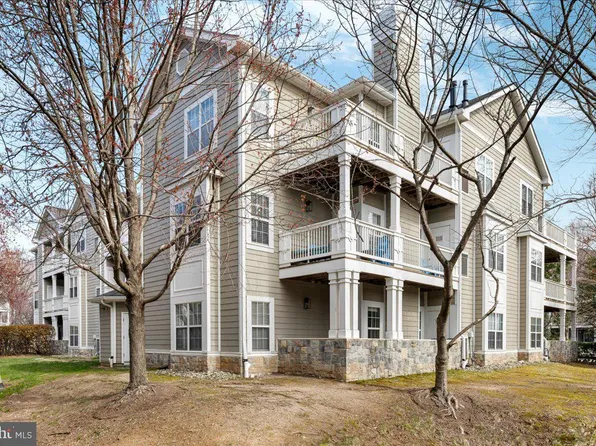 1705 Lake Shore Crest Dr APT 25, Reston, VA 20190