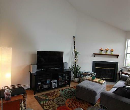 4th image of 4 Lexington Hl Unit 5