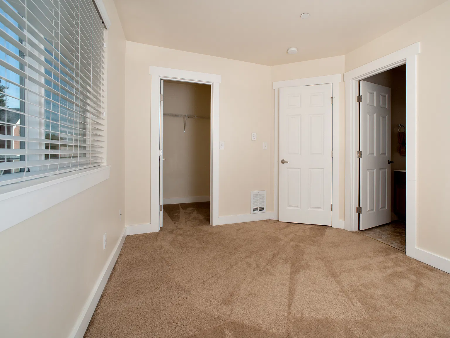 2 bed, 1121 sqft, $2,395 — Photo 4