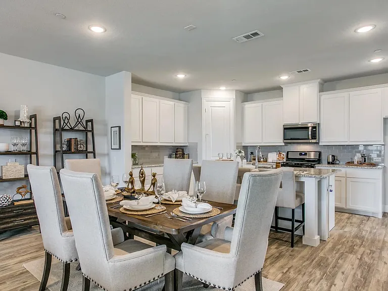935 Ponds Edge Ln — Photo 16